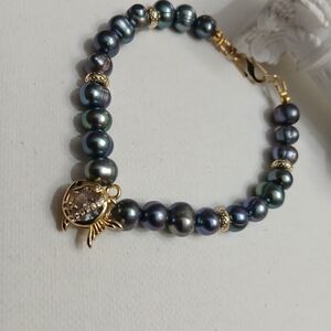 Elegant Black Pearl Bracelet with Gold Accents
